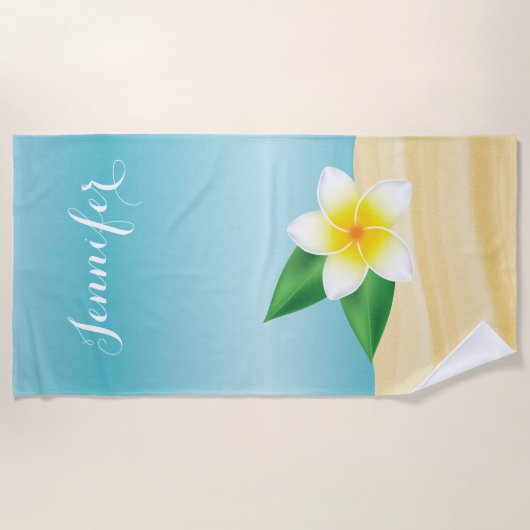 Witte Frangipani-ventilator op zand met aangepaste Strandlaken (Voorkant)