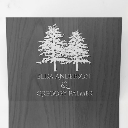 Witte geëmbosseerde bomen op grijze houten winterb drieluik uitnodiging (Binnenzijde eerst)