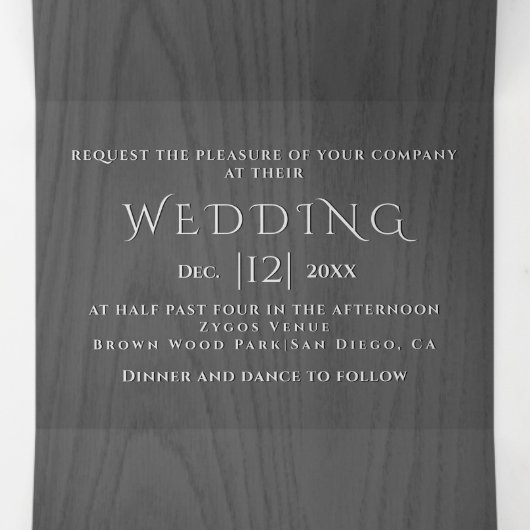 Witte geëmbosseerde bomen op grijze houten winterb drieluik uitnodiging (Binnenkant midden)