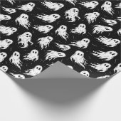 Witte Geesten op zwarte achtergrond Halloween Cadeaupapier (Hoek)