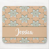 Witte gegraveerde bloemen op bruin muismat (Voorkant)