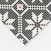 Witte, geïsoleerde kant op de zwarte achtergrond A Fleece Deken (Hoek)