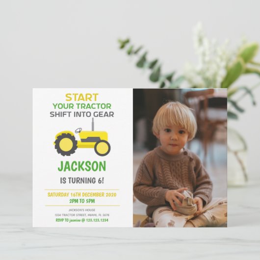 Witte & Gele Tractor Verjaardag Uitnodigingen (Staand voorkant)