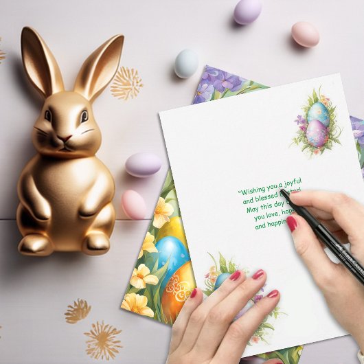 Witte Gelukkige Paashaas met Kleurrijke Eieren Feestdagenkaart