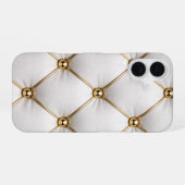 Witte Gequilteerde Leren & Gouden Stiksels Hoesje iPhone 16 Hoesje (Achterkant horizontaal)