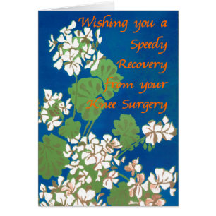 Witte geraniums op blauw krijgen goed knieoperatie