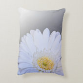 Witte Gerbera Bloem, Aanpasbaar Accent Kussen (Achterkant (Verticaal))