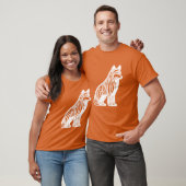 Witte gestreepte hond Witte zittende hond T-shirt (Unisex)