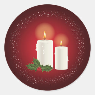 Witte gezellige kerstkaarsen op rood met hulst ronde sticker