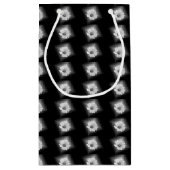 witte gloed op zwart klein cadeauzakje (Achterkant)