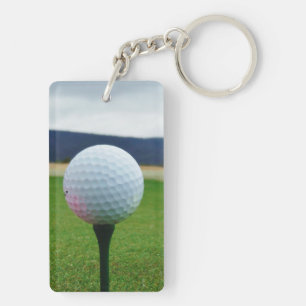 witte Golfbal op een golfbaan in een berg Sleutelhanger