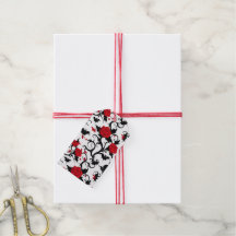 Witte gotische cadeautags met rode rozen en vleerm
