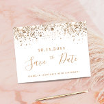 Witte goudglitter op de geboortedag, behalve datum aankondigingskaart<br><div class="desc">Een meisje en trendy sparen de kaart van de Datum voor een 40e (of om het even welke leeftijd) verjaardagspartij. Een stijlvolle witte achtergrond met faux goudglitter stof. Pas een datum en een naam en een tekst aan en voeg deze toe. Gulden gekleurde letters. De tekst: Sparen de Datum wordt...</div>