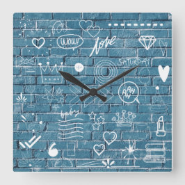 Witte graffiti op blauwe muur moderne tekstkunst vierkante klok