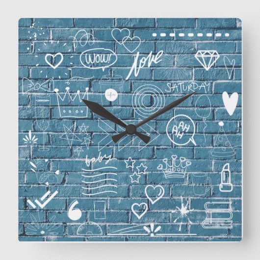 Witte graffiti op blauwe muur moderne tekstkunst vierkante klok (Voorkant)