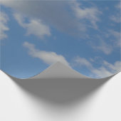 Witte/grijze wolken en blauw-hemelpapier cadeaupapier (Hoek)