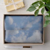 Witte/grijze wolken en een blauw-hemelpapier tissuepapier (Geschenk)