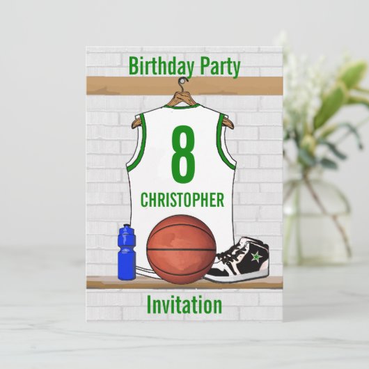 Witte Groene Basketbal Jersey Verjaardagsfeestje Kaart (Staand voorkant)