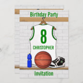 Witte Groene Basketbal Jersey Verjaardagsfeestje Kaart (Voorkant / Achterkant)