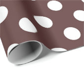 Witte grote polka-stippen op bruin verpakkingspapi cadeaupapier (Rol Hoek)