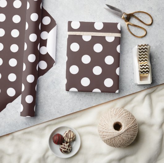 Witte grote stippen op bruin inpakpapier (Crafts)