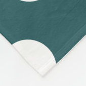 Witte haarpunten op blauwgroen fleece deken (Hoek)