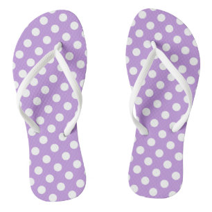 Witte haarpunten op lila teenslippers