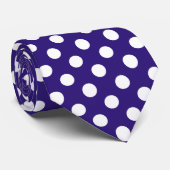 Witte haarvlekken op donkerblauw stropdas (Opgerold)