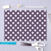 Witte haarvlekken op paarse pruimen tissuepapier (Craft)