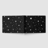 Witte hand getrokken sterren op zwart gastenboek (Volledig)