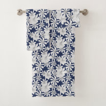 Witte handgeschreven bloemen op marineblauw afdruk