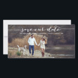 Witte handgeschreven script foto save our date II Save The Date<br><div class="desc">Een elegante en moderne save the date fotokaart met witte handgeschreven lettertekens. Personaliseer deze save the date fotokaart door uw eigen foto en details toe te voegen. Vergelijkbare artikelen zijn beschikbaar in mijn winkel.</div>