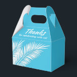 Witte handpalmen op blauw Gable Party Favor Boxes Bedankdoosjes<br><div class="desc">De dozen van de Veer van de partij met witte palmschijfjes op een blauwe achtergrond. Ideaal voor elke feestdag, verjaardagsfeest, vrijgezellenfeest, verlovingsfeest, feestdag, bruiloft en nog veel meer. Klik OP AANPASSEN om de achtergrondkleur, de lettertypen en de tekst te wijzigen. Bekijk de uitnodigingen en MATCHING-objecten in onze winkel —> http://bit.ly/2UyWIVj...</div>