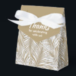Witte handpalmen op gouden tentstijl feestdozen bedankdoosjes<br><div class="desc">De dozen van de Favor met witte palmschijfjes op een gouden achtergrond. Ideaal voor elke feestdag,  verjaardagsfeest,  vrijgezellenfeest,  verlovingsfeest,  feestdag,  bruiloft en nog veel meer. Klik OP AANPASSEN om de achtergrondkleur,  de lettertypen en de tekst te wijzigen. Bekijk de uitnodigingen en MATCHING-objecten in onze winkel —> http://bit.ly/2UyWIVj <—</div>