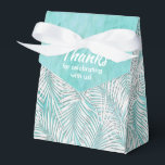 Witte handpalmen op Ocean Turquoise Party Favor Bo Bedankdoosjes<br><div class="desc">Feestdozen met witte palmschijfjes op de achtergrond van de turquoise. Ideaal voor elke feestdag,  verjaardagsfeest,  vrijgezellenfeest,  verlovingsfeest,  feestdag,  bruiloft en nog veel meer. Klik OP AANPASSEN om de achtergrondkleur,  de lettertypen en de tekst te wijzigen. Bekijk de uitnodigingen en MATCHING-objecten in onze winkel —> http://bit.ly/2UyWIVj <—</div>