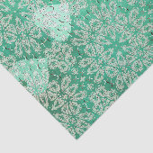 Witte harten en kant groen tissuepapier (Detail)