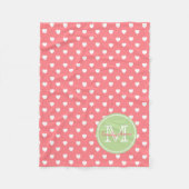Witte harten op koraalroze met mint-monogram fleece deken (Voorkant)