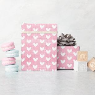Witte harten op roze linnen cadeaupapier
