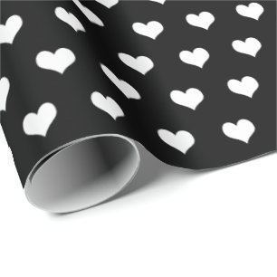 Witte harten op zwart inpakpapier