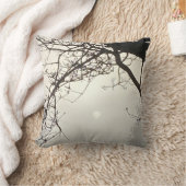 Witte hemel en zon dramatisch omlijst door bomen kussen (Deken)