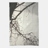 Witte hemel en zon dramatisch omlijst door bomen theedoek (Verticaal)