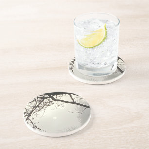 Witte hemel en zon dramatisch omlijst door bomen zandsteen onderzetter