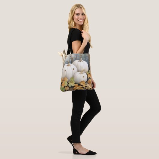  WITTE HERFST POMPOENEN EN HERFSTBLADEREN TOTE BAG (Op model)
