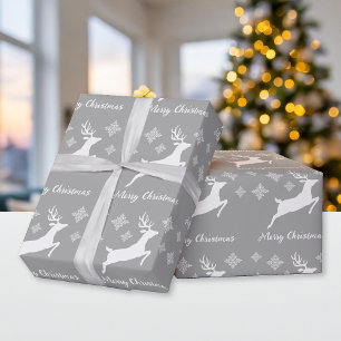 Witte herten vorm op grijs met sneeuwvlokken en te cadeaupapier