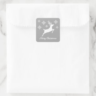 Witte herten vorm op grijs met sneeuwvlokken en te vierkante sticker