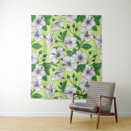 Witte Hibiscus Tropisch Bloempatroon Wandkleed (In situ)