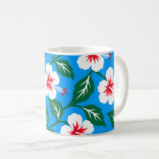 Witte hibiscusbloemen tegen een heldere blauwe ach koffiemok
