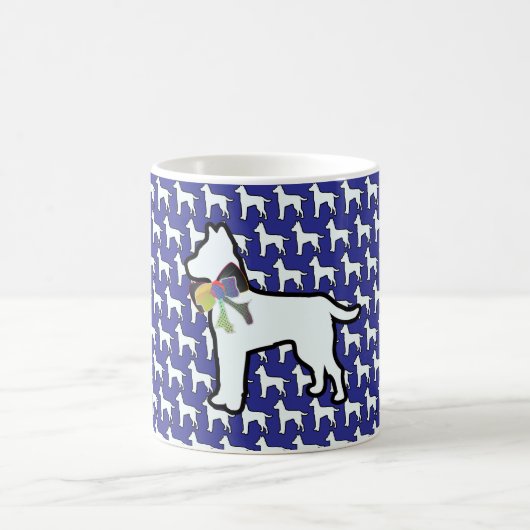 Witte hond met blauwe strik koffiemok (Center)