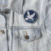Witte hond met weduwen op donkerblauw ronde button 5,7 cm (In situ)