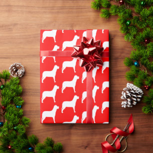 Witte hond op rood cadeaupapier